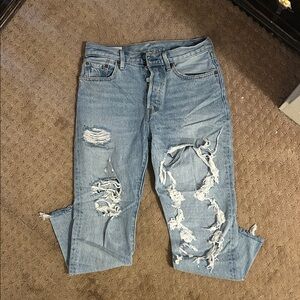 Women’s Distresse Levi’s 501 Blue Jeans
